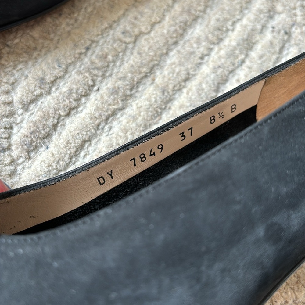 Ferragamo Suede Ruffle Pump - Picture 11 of 11